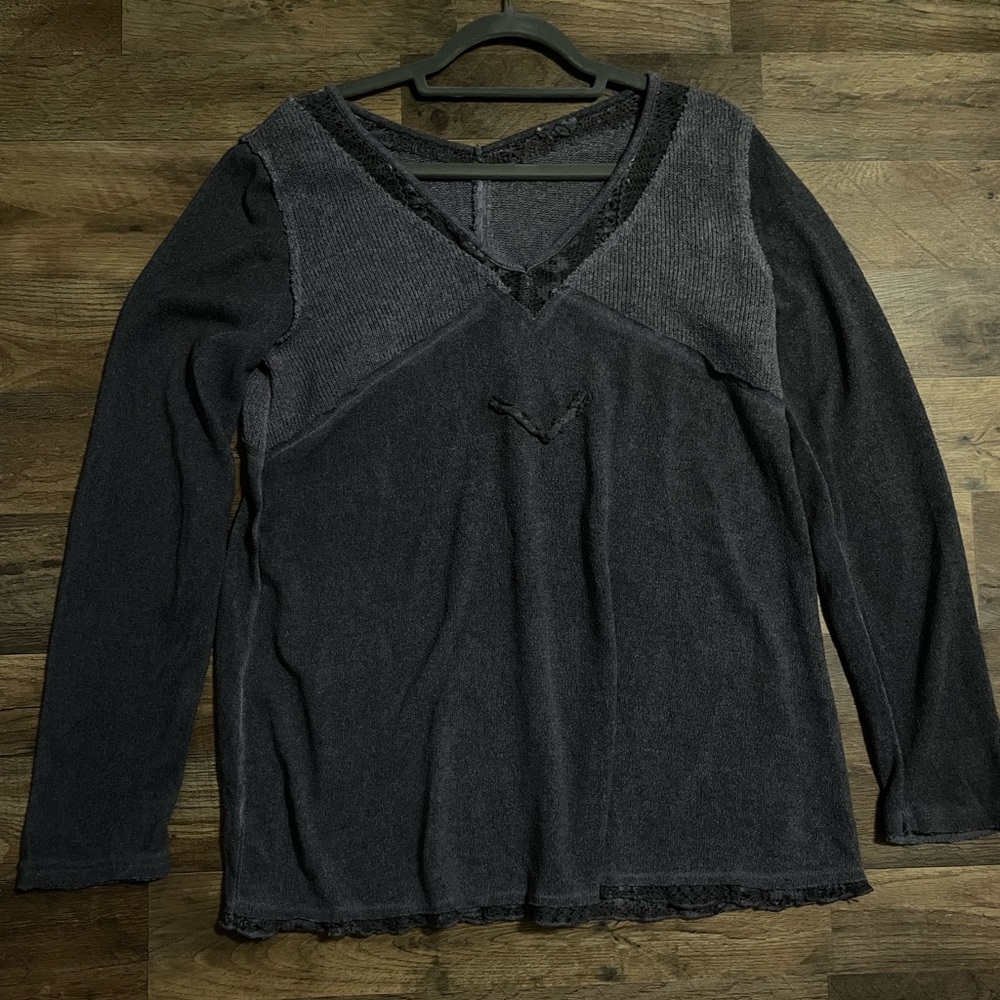 Dark blue boutique long sleeved V-necked tunic top